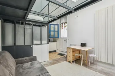 Coin salon dans l'établissement Atypique Loft 3 personnes with AC by Weekome