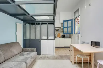 Cuisine ou kitchenette dans l'établissement Atypique Loft 3 personnes with AC by Weekome