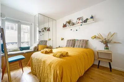 Un ou plusieurs lits dans un hébergement de l'établissement Superbe appartement lumineux proche du Marais
