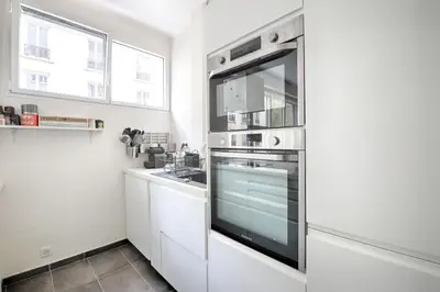 Cuisine ou kitchenette dans l'établissement Le Coin des Lecteurs - 1er arrondissement 75m²