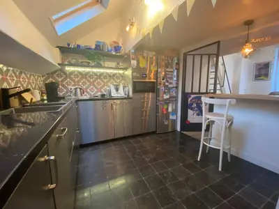 Cuisine ou kitchenette dans l'établissement Cosy apartment Place des Vosges
