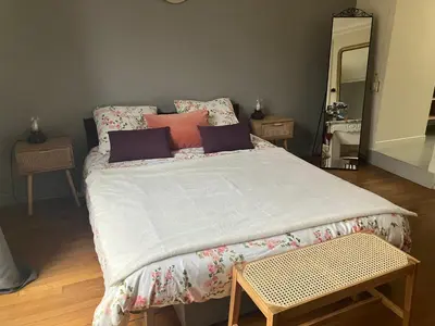 Un ou plusieurs lits dans un hébergement de l'établissement Chambre capitale Saint Lazare