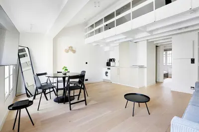 Cuisine ou kitchenette dans l'établissement Charming air-conditioned apt for a cosy atmosphere
