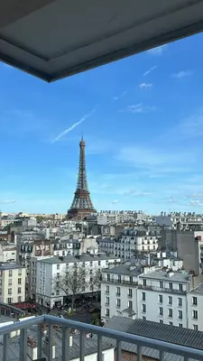 Vue générale sur Paris ou vue de la ville depuis l'appartement