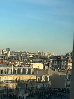 Vue générale sur Paris ou vue de la ville depuis l'appartement