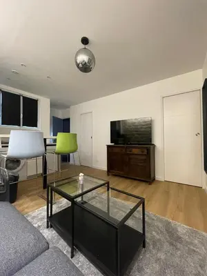 Télévision ou salle de divertissement dans l'établissement La Bastille