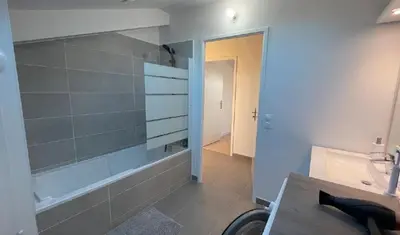 Salle de bains dans l'établissement Modern apartment close to Paris
