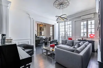 Coin salon dans l'établissement Sublime appartement climatisé proche Paris et Boulogne