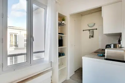 Cuisine ou kitchenette dans l'établissement Cozy studio - 2P - Place de la Bastille