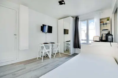 Télévision ou salle de divertissement dans l'établissement Cozy studio - 2P - Place de la Bastille