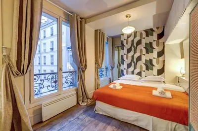 Un ou plusieurs lits dans un hébergement de l'établissement Le Marais - Les Halles Colorful & Modern 3BD