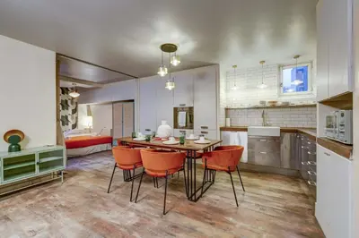 Cuisine ou kitchenette dans l'établissement Le Marais - Les Halles Colorful & Modern 3BD