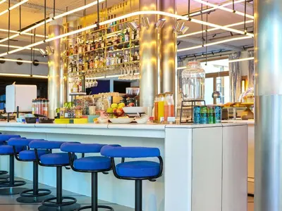 Salon ou bar de l'établissement TRIBE Paris Clichy