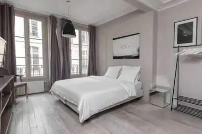 Un ou plusieurs lits dans un hébergement de l'établissement Saint-Honoré Luxurious 2 Bedrooms apartment 120m2
