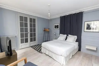 Un ou plusieurs lits dans un hébergement de l'établissement Saint-Honoré Luxurious 2 Bedrooms apartment 120m2