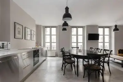 Cuisine ou kitchenette dans l'établissement Saint-Honoré Luxurious 2 Bedrooms apartment 120m2