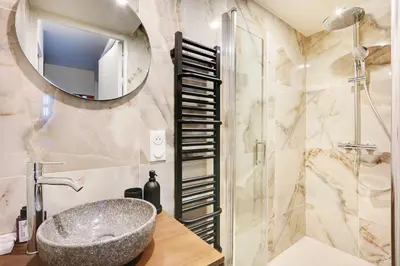 Salle de bains dans l'établissement Appartement Chic and Cosy-Canal Saint Martin