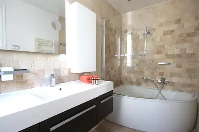 Salle de bains dans l'établissement Spacieux 2 Pièces Montmartre