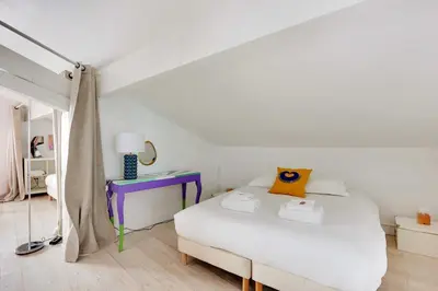 Un ou plusieurs lits dans un hébergement de l'établissement Cozy appartment avec Terrace - 2BR-4P - Centre de Paris