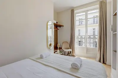 Un ou plusieurs lits dans un hébergement de l'établissement Sublime Apartment Champs Elysées 8Guests 3Bdr