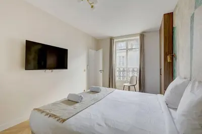 Un ou plusieurs lits dans un hébergement de l'établissement Sublime Apartment Champs Elysées 8Guests 3Bdr