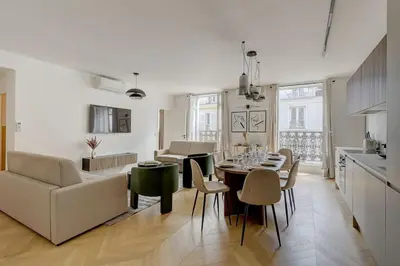 Cuisine ou kitchenette dans l'établissement Sublime Apartment Champs Elysées 8Guests 3Bdr