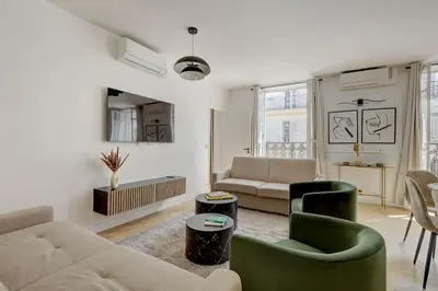Coin salon dans l'établissement Sublime Apartment Champs Elysées 8Guests 3Bdr