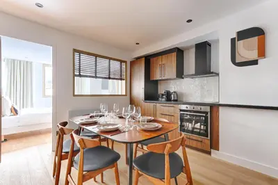 Cuisine ou kitchenette dans l'établissement Appartement Design au coeur du Sentier