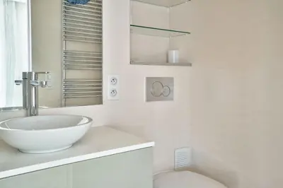 Salle de bains dans l'établissement Magnifique appartement 80 m2 face Tour Eiffel