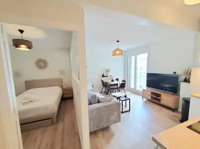 Télévision ou salle de divertissement dans l'établissement Charenton View Paris Door Best Location metro
