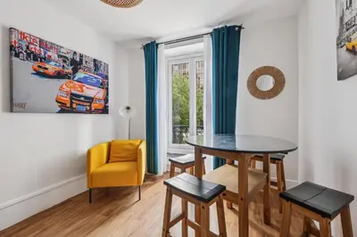 Coin salon dans l'établissement Paris Elegant 1BR in front of Montparnasse - Metro 2min - 50