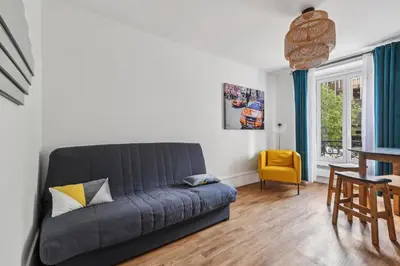 Coin salon dans l'établissement Paris Elegant 1BR in front of Montparnasse - Metro 2min - 50