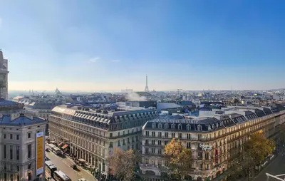 Vue générale sur Paris ou vue de la ville depuis l'appartement