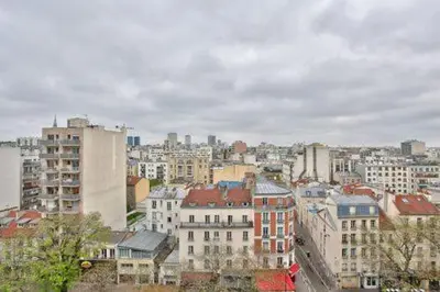 Vue générale sur Paris ou vue de la ville depuis l'appartement