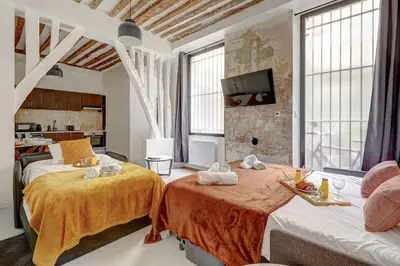 Un ou plusieurs lits dans un hébergement de l'établissement 377 Suite Stella - Superbe Appartement à Paris