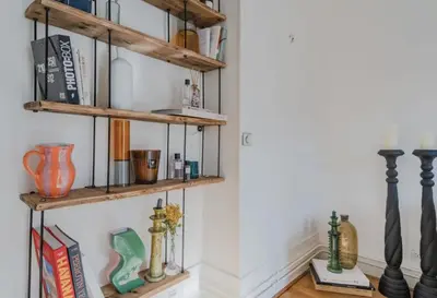 Plateau bouilloire dans l'établissement Appartement parisien baigné de soleil