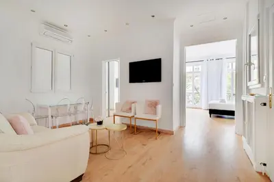 Télévision ou salle de divertissement dans l'établissement Pick A Flat's Apartment in République - Avenue de la République