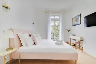 Un ou plusieurs lits dans un hébergement de l'établissement Pick A Flat's Apartment in République - Avenue de la République