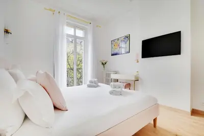 Télévision ou salle de divertissement dans l'établissement Pick A Flat's Apartment in République - Avenue de la République