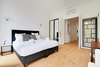 Un ou plusieurs lits dans un hébergement de l'établissement Pick A Flat's Apartment in République - Avenue de la République