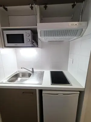 Cuisine ou kitchenette dans l'établissement Résidence Nemea Clamart