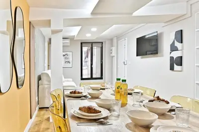 Télévision ou salle de divertissement dans l'établissement Appartement 3 chambres proche Châtelet-Les Halles