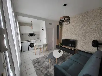 Cuisine ou kitchenette dans l'établissement Appartement T2 spacieux de 30m2, idéal proche Paris