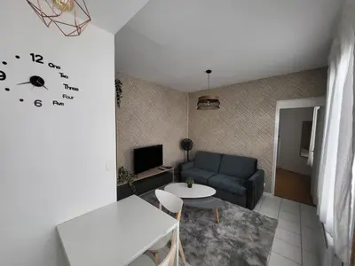 Coin salon dans l'établissement Appartement T2 spacieux de 30m2, idéal proche Paris