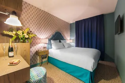 Un ou plusieurs lits dans un hébergement de l'établissement Hôtel La Parizienne - Proche Montparnasse