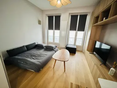 Télévision ou salle de divertissement dans l'établissement Enghien - New studio fully furnished