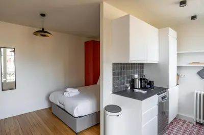 Cuisine ou kitchenette dans l'établissement The Paris 15 Place
