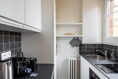 Cuisine ou kitchenette dans l'établissement The Paris 15 Place