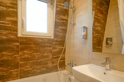 Salle de bains dans l'établissement Eiffel Tower & Invalides - Cosy Quiet Appartement