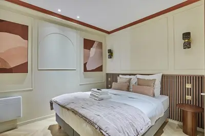 Un ou plusieurs lits dans un hébergement de l'établissement Apartment 3 bedrooms Center of Paris by Studio Prestige